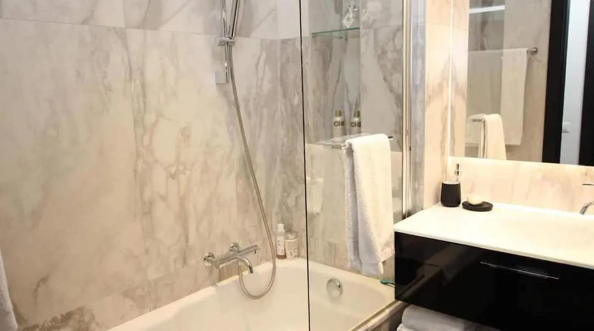 Luxueux Appartement Au Coeur De Geneve ,A Deux Pas Du Lac